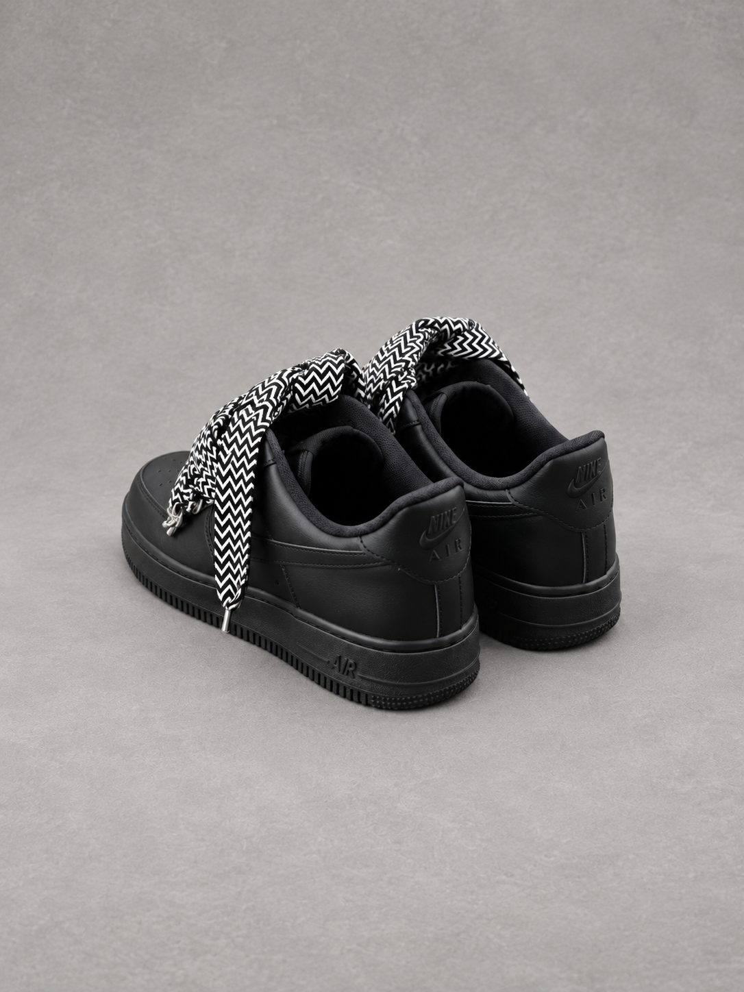 Air Force 1 Custom – Lanvin Laces – Czarne / białe sznurówki