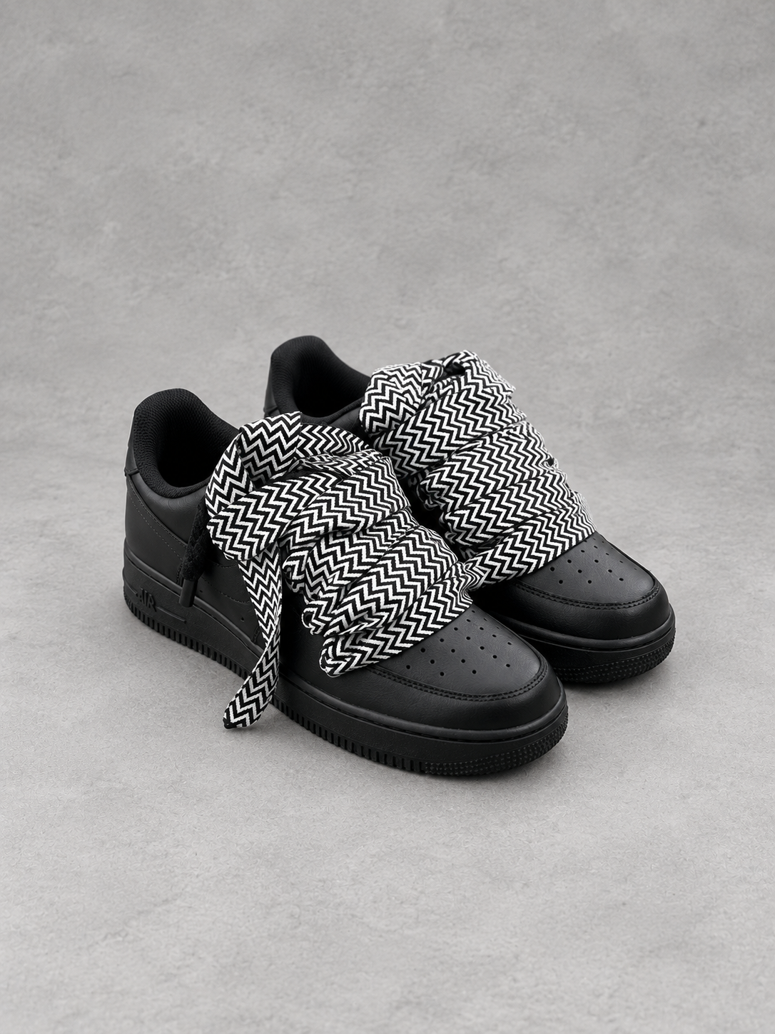 Air Force 1 Custom – Lanvin Laces – Czarne / białe sznurówki